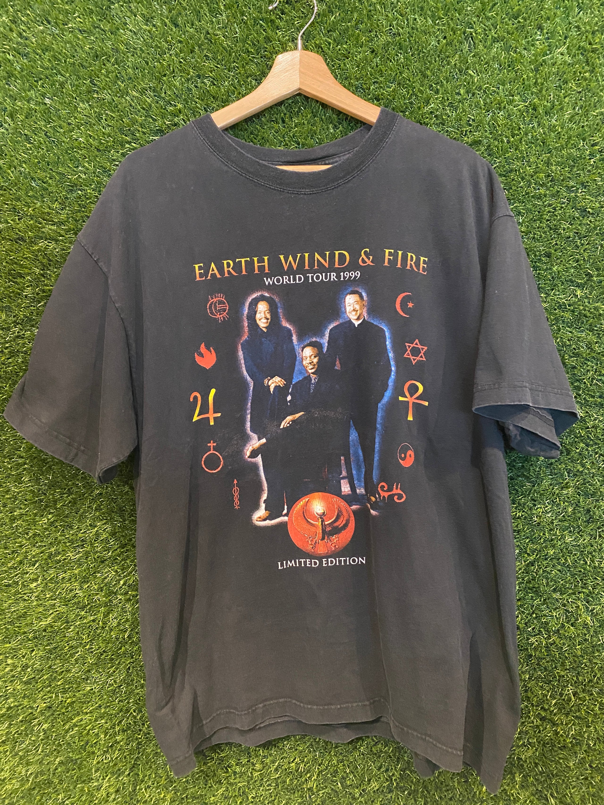 Earth Wind Fire Barry White 1999 Tee Size XL USED v11092 | The